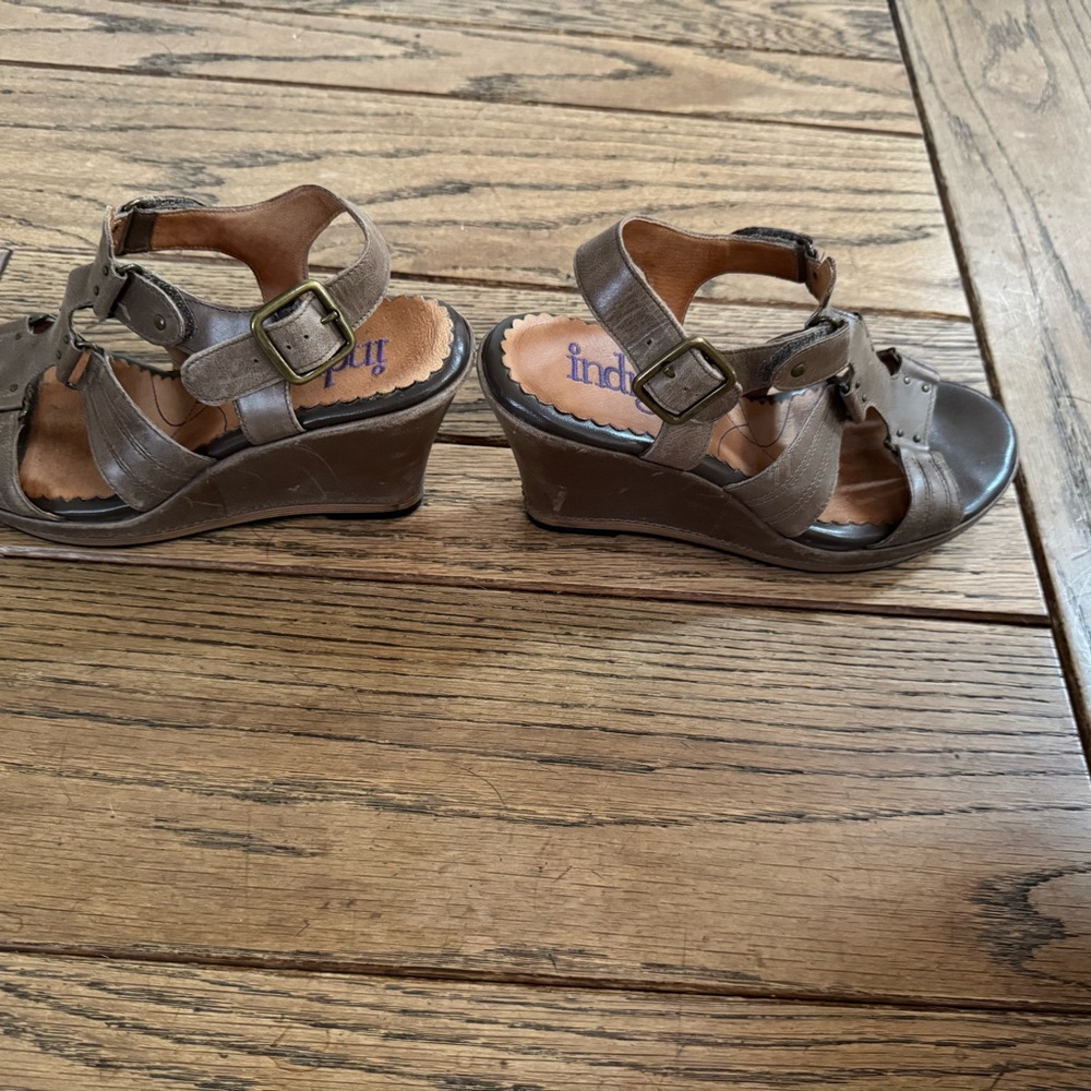 Clarks Indigo Leather Wedge Sandals EUC - Picture 5 of 14